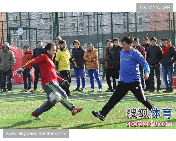 激烈对抗与团队协作并存 体育赛事背后的策略与激情分析